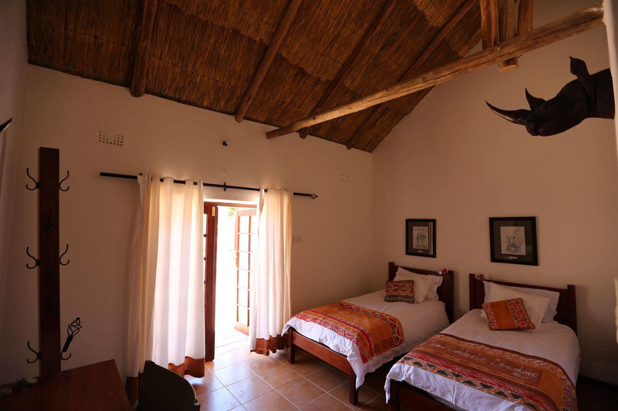 Mandebele Lodge Victoria Falls Exterior foto